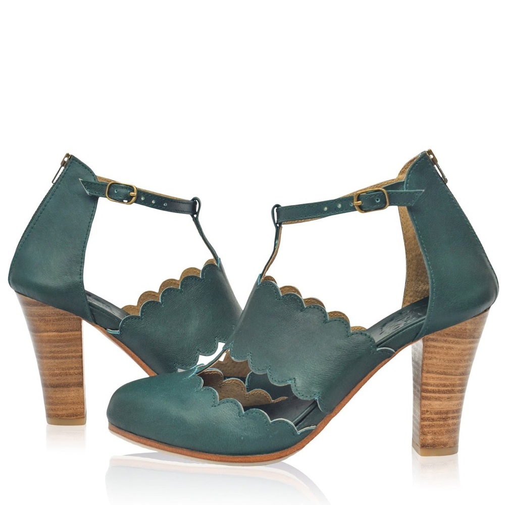 ELF Green Vintage-Inspired Heels with Scalloped Edges